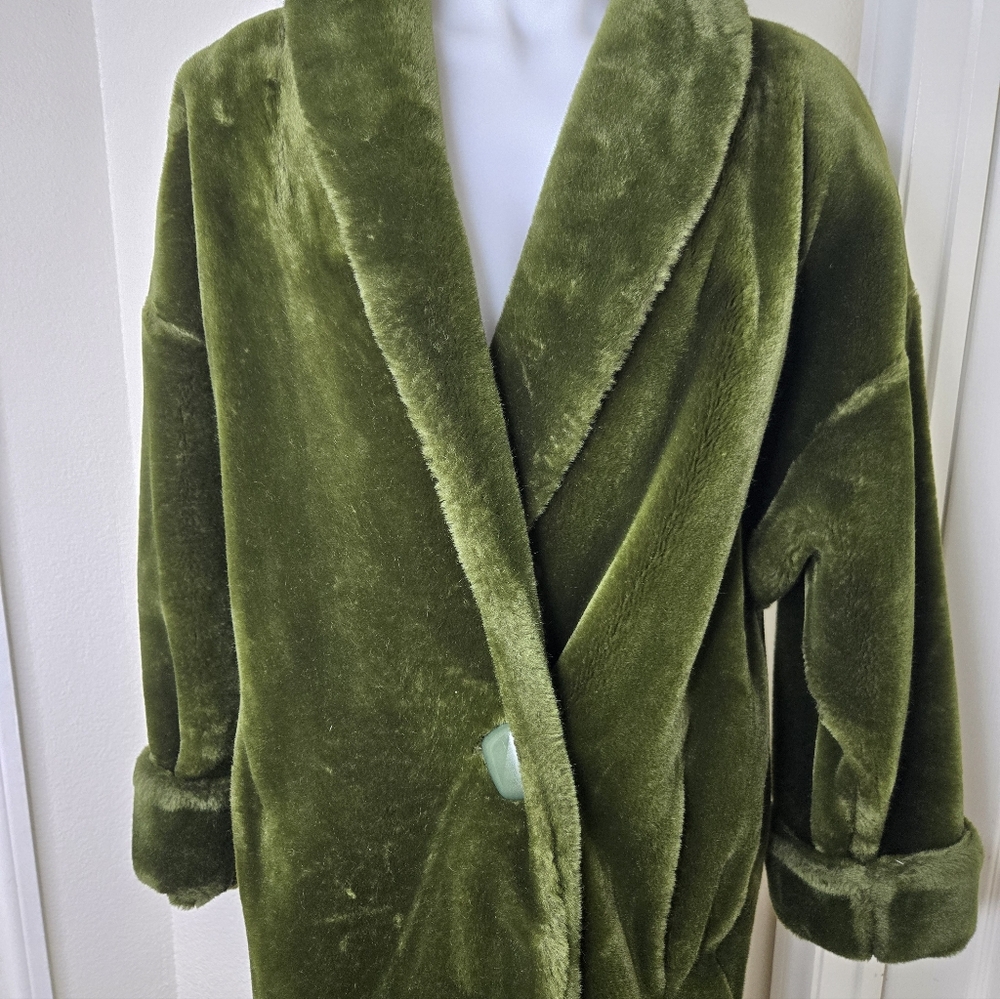 Donny Brook Luxurious Green Vintage Faux Fur Coat - Picture 2 of 5